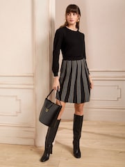 Love & Roses Compact Knitted Scallop A-Line Mini Skirt - Imagen 1 de 4