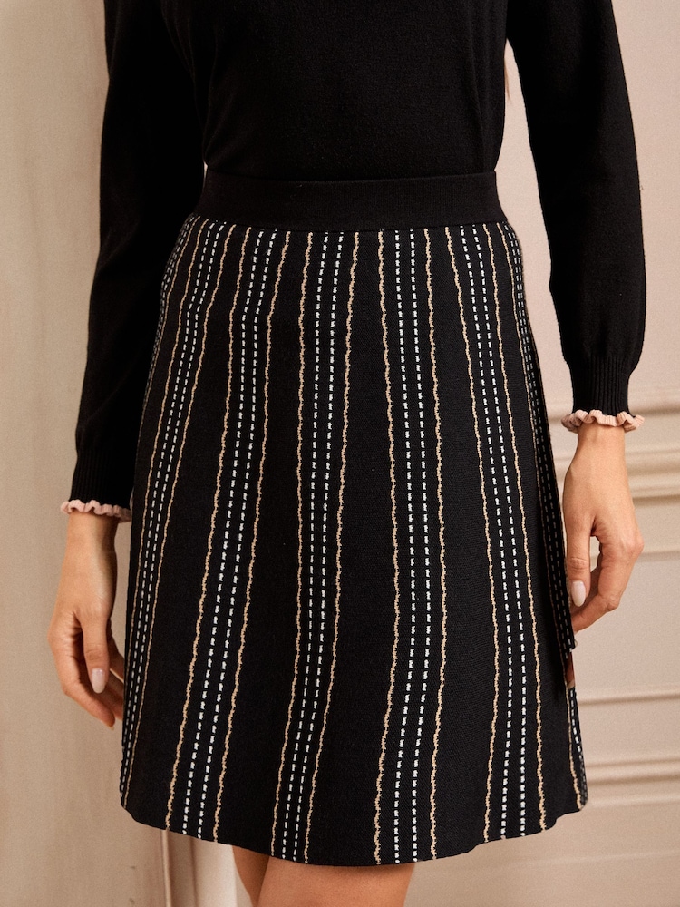 Love & Roses Compact Knitted Scallop A-Line Mini Skirt - Imagen 2 de 4