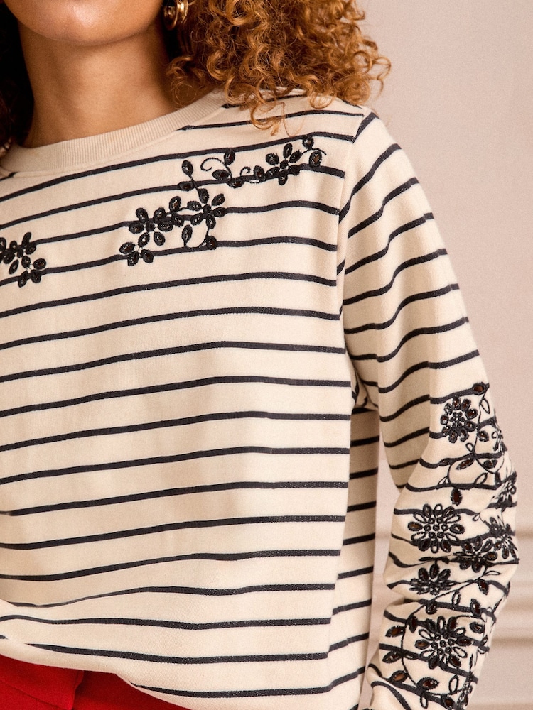 Black And White Stripe Broderie - سويت شيرت جيرسيه من Love & Roses - صورة 4 من 4