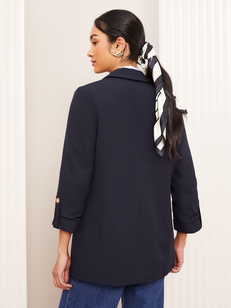 Marineblau - Friends Like These – offener Tailored-Fit-Blazer mit Ärmeldetail - Bild 4 von 4 Marineblau - Friends Like These – offener Tailored-Fit-Blazer mit Ärmeldetail - Bild 4 von 4