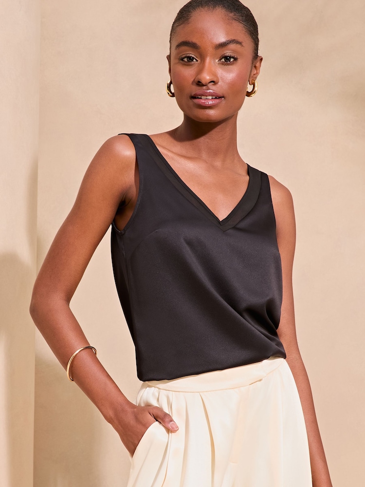 Camisola con cuello de pico y panel de gasa de Lipsy - Imagen 1 de 4