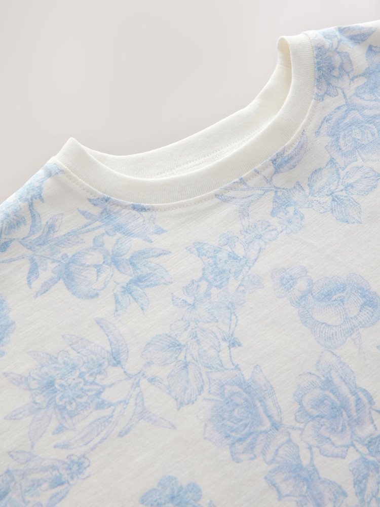 Blau mit floralem Muster - Kurzärmeliges T-Shirt aus 100 % Baumwolle mit Schößchen (3M.–7J.) - Bild 7 von 7 Blau mit floralem Muster - Kurzärmeliges T-Shirt aus 100 % Baumwolle mit Schößchen (3M.–7J.) - Bild 7 von 7