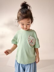 Verde salvia - 100% Cotton Short Sleeve Embroidered Pocket T-Shirt (3mths-7yrs) - Imagen 1 de 7