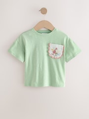 Verde salvia - 100% Cotton Short Sleeve Embroidered Pocket T-Shirt (3mths-7yrs) - Imagen 4 de 7