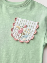 Verde salvia - 100% Cotton Short Sleeve Embroidered Pocket T-Shirt (3mths-7yrs) - Imagen 6 de 7