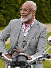 Joe Browns Grey Slim Fit Dogtooth Prince of Wales Check Single Breasted Blazer - Image 2 of 10