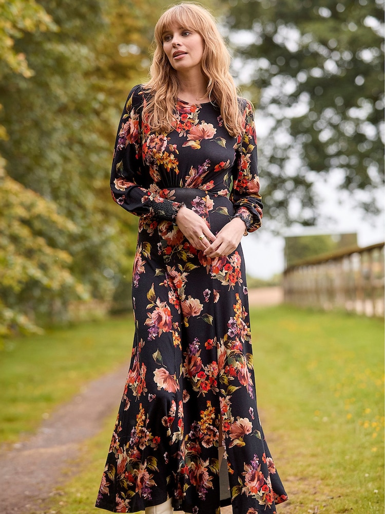 Schwarz, Rot - Joe Browns Jersey-Maxikleid mit Blumenmuster, Schlitz am Saum und Bindeband auf der Rückseite - Bild 1 von 8 Schwarz, Rot - Joe Browns Jersey-Maxikleid mit Blumenmuster, Schlitz am Saum und Bindeband auf der Rückseite - Bild 1 von 8