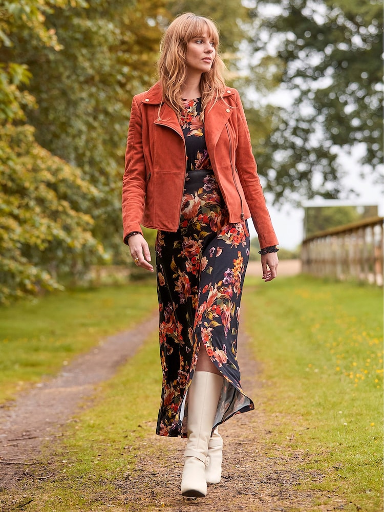 Schwarz, Rot - Joe Browns Jersey-Maxikleid mit Blumenmuster, Schlitz am Saum und Bindeband auf der Rückseite - Bild 2 von 8 Schwarz, Rot - Joe Browns Jersey-Maxikleid mit Blumenmuster, Schlitz am Saum und Bindeband auf der Rückseite - Bild 2 von 8