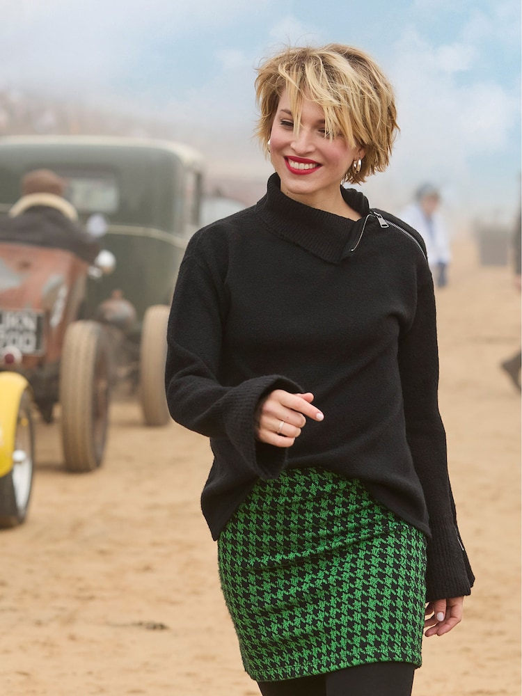 Joe Browns – Oversize-Pullover mit kantigem Kragen und Reißverschluss - Bild 1 von 3 Joe Browns – Oversize-Pullover mit kantigem Kragen und Reißverschluss - Bild 1 von 3