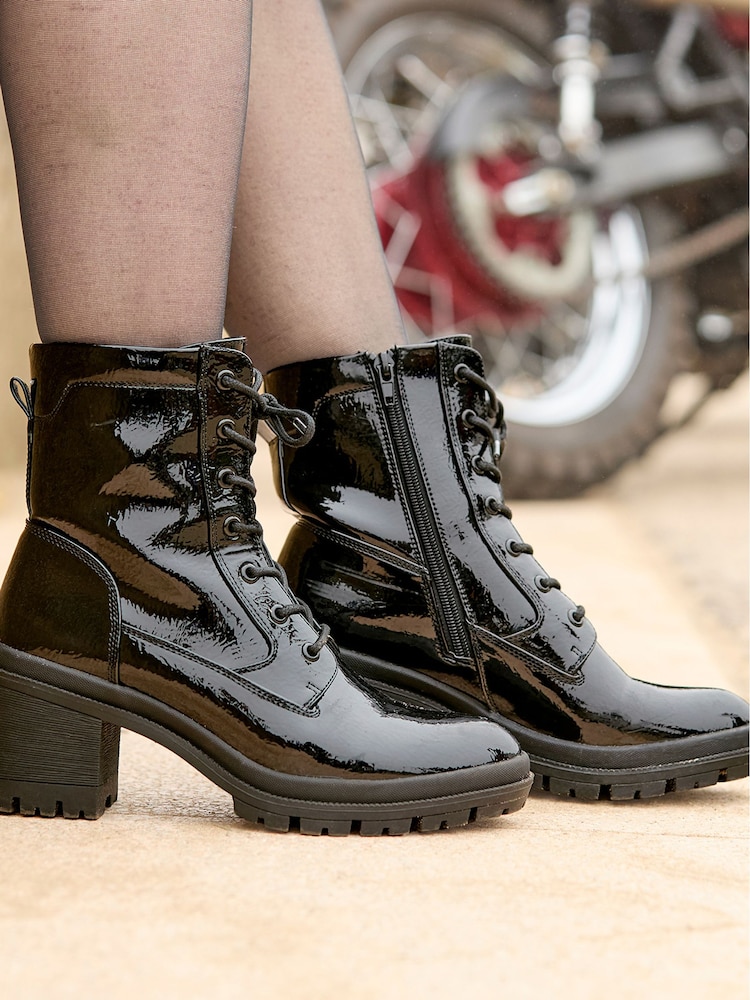 Kaufen Sie Joe Browns – klobige Lack-Stiefeletten mit Schnürung