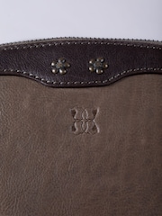 Cromo marrom - Bolsa transversal Hartsop com zíper Lakeland Leather - Imagem 3 de 6