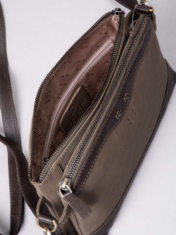 Cromo marrom - Bolsa transversal Hartsop com zíper Lakeland Leather - Imagem 6 de 6