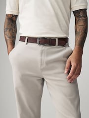 Hell Steinfarben - Gerade Passform - Weiche Chinohose mit Gürtel - Bild 3 von 10