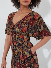Joe Browns Maxikleid mit durchgehender Knopfleiste im Herbstdesign in dunklen Tönen mit Floralprint - Bild 3 von 5