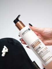 Sienna X Gradual Untinted Self Tan Lotion 200ml - Image 2 of 5
