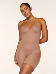 Spanx SPANXshape™ piestāv jūsu elegantajam bezlencīšu bodijam līdz augšstilbu vidusdaļai - Attēls 1 no 8