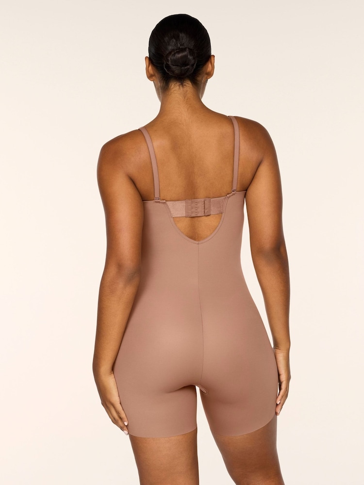 Spanx SPANXshape™ piestāv jūsu elegantajam bezlencīšu bodijam līdz augšstilbu vidusdaļai - Attēls 2 no 8 Spanx SPANXshape™ piestāv jūsu elegantajam bezlencīšu bodijam līdz augšstilbu vidusdaļai - Attēls 2 no 8