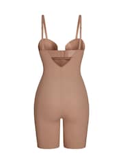 Spanx SPANXshape™ piestāv jūsu elegantajam bezlencīšu bodijam līdz augšstilbu vidusdaļai - Attēls 6 no 8