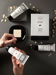 Scottish Fine Soaps Au Lait Luxurious Gift Set - Image 2 of 3