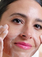 IT Cosmetics Confidence in a Cleanser Hydrating Facial Cleanser Serum Full Size - Image 5 of 5