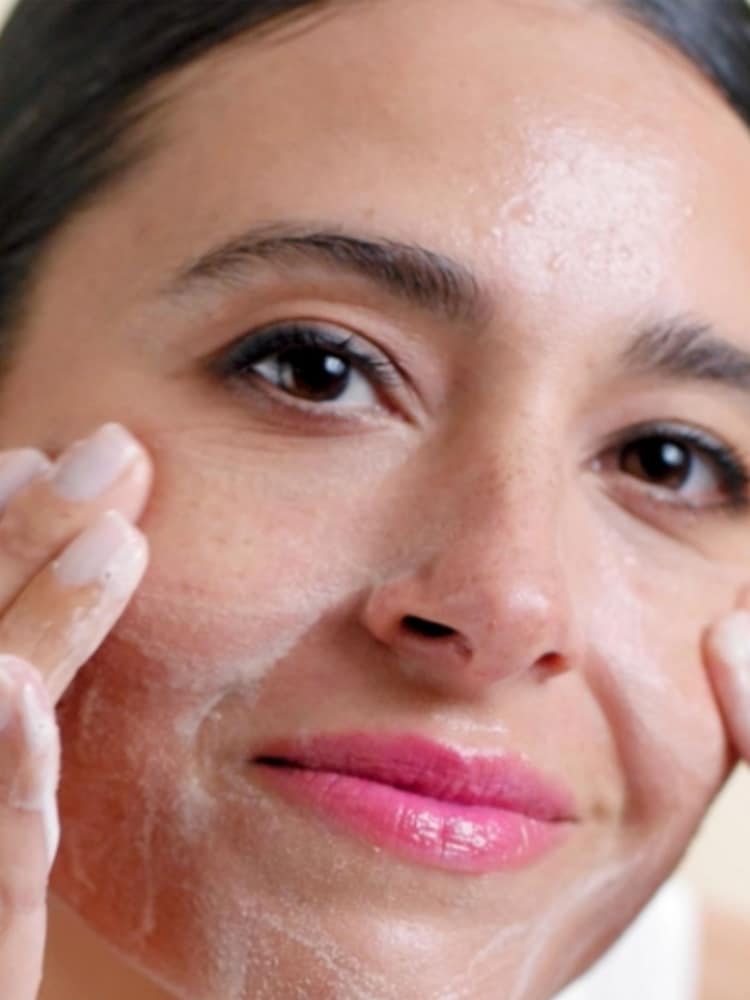 IT Cosmetics Confidence in a Cleanser Hydrating Facial Cleanser Serum Full Size - Image 5 of 5