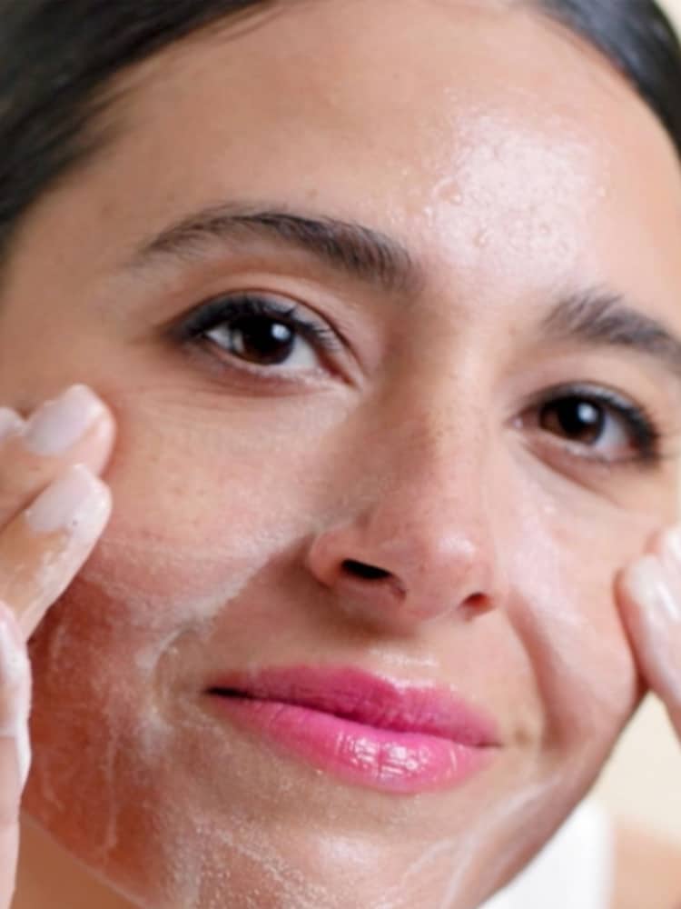 IT Cosmetics Confidence in a Cleanser Hydrating Facial Cleanser Serum Travel Size - Image 8 of 8