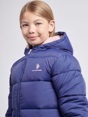 سترة منفوخة طويلة للبنات من U.S. Polo Assn. - صورة 4 من 4