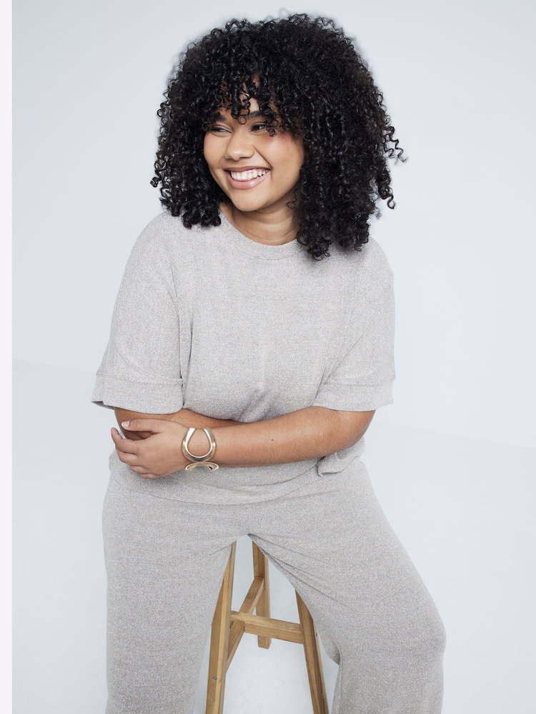 River Island – T-Shirt aus metallisierter Häkelfaser, Curve - Bild 1 von 4