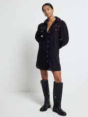 فستان بتصميم قميص مرصع ومزيّن بفتحات مناسب للأحجام الصغيرة من River Island - صورة 1 من 4
