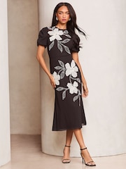 Lipsy Embroidered Floral Artwork Fit And Flare Premium Midi Occasion Dress - Imagen 1 de 4