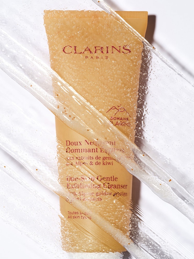 Clarins One-Step Gentle Exfoliating Cleanser 125ml - Image 2 of 4