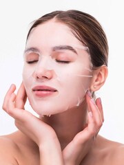 BeautyPro Retinol AntiAgeing Facial Sheet Mask - Image 3 of 5