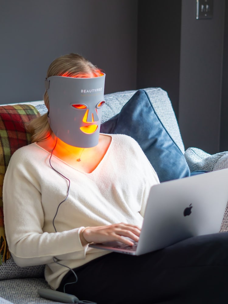 BeautyPro PHOTON LED Light Therapy Facial Mask - Image 5 of 5