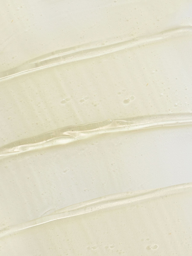 Emma Hardie Moringa Light Cleansing Gel 100ml - Image 2 of 3 Emma Hardie Moringa Light Cleansing Gel 100ml - Image 2 of 3