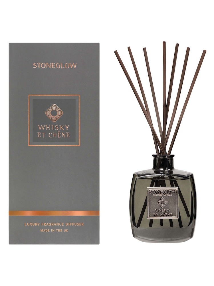 Stoneglow Whisky et Chene Metallique Reed Diffuser - Image 1 of 1 Stoneglow Whisky et Chene Metallique Reed Diffuser - Image 1 of 1