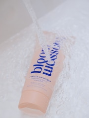 Bloom & Blossom Scrubs Up Nicely Polishing Body Cleanser 200ml - Image 2 of 5