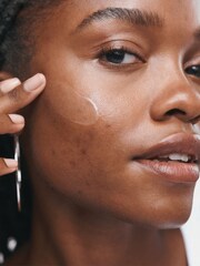 Clinique Even Better Clinical Radical Dark Spot Corrector Serum with Interrupter 50ml - Image 4 of 9