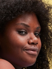 MAC Studio Radiance Face and Body Radiant Sheer Foundation - Image 4 of 4