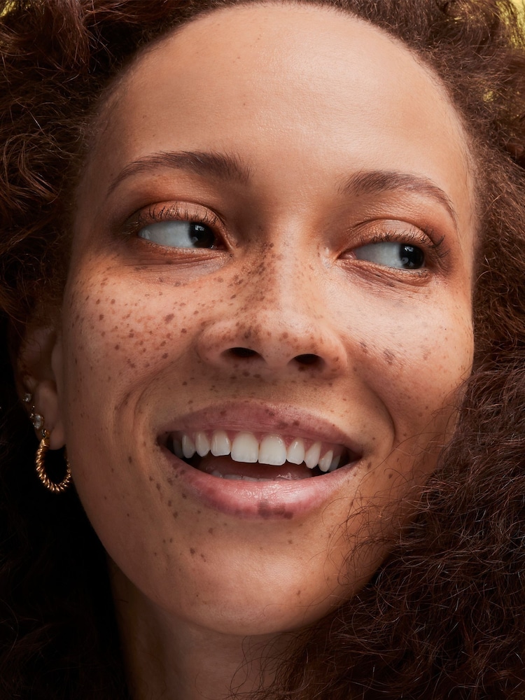 MAC Studio Radiance Face and Body Radiant Sheer Foundation - Image 5 of 5