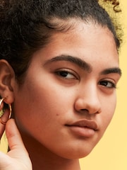 MAC Studio Radiance Face and Body Radiant Sheer Foundation - Image 4 of 4