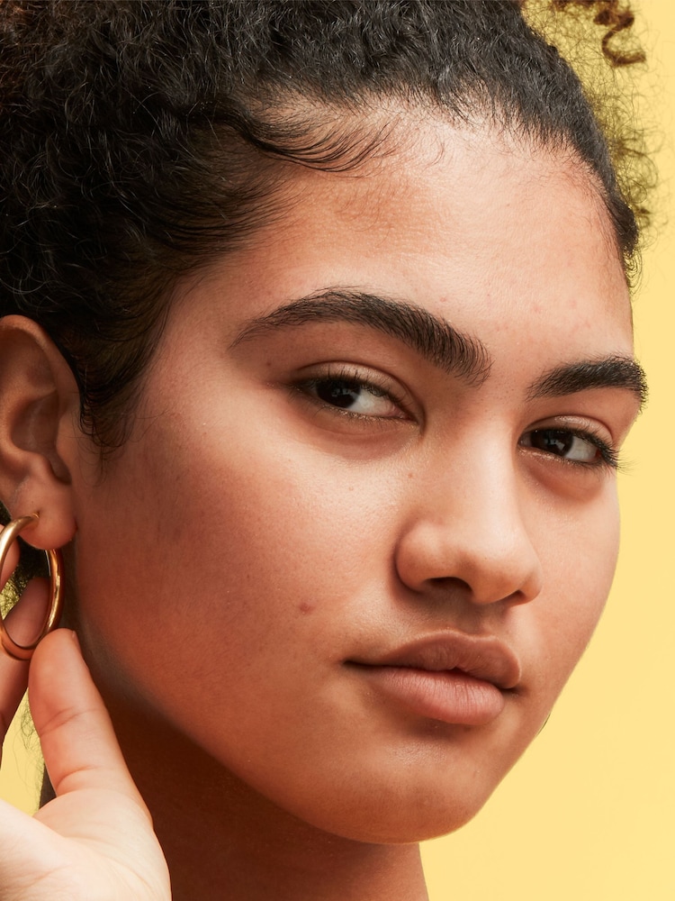 MAC Studio Radiance Face and Body Radiant Sheer Foundation - Image 5 of 5