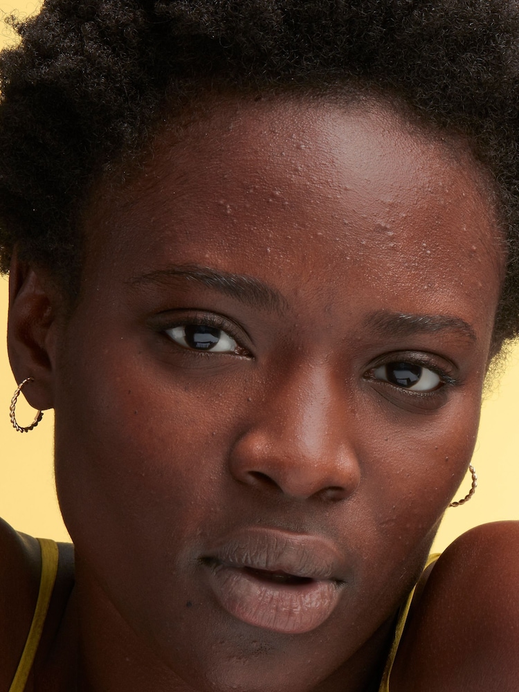 MAC Studio Radiance Face and Body Radiant Sheer Foundation - Image 4 of 4