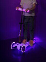 Micro Scooters Pink Mini Deluxe Glow LED Scooter - Image 5 of 5
