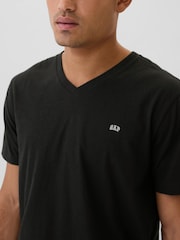 Gap Black EverydaySoft Mini-Logo V-Neck T-Shirt - Image 4 of 4