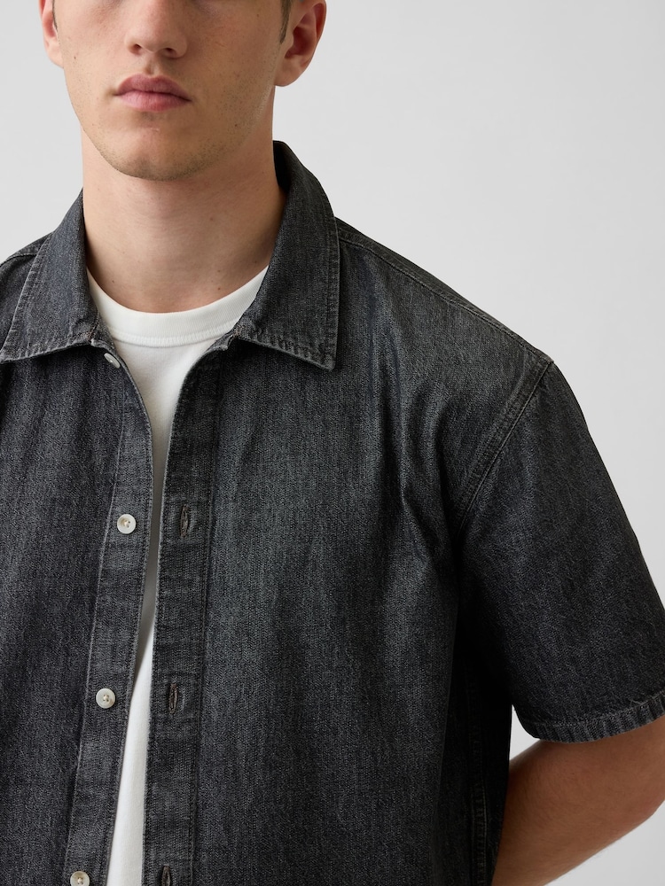 Gap Black Denim Relaxed Short Sleeve Shirt - Image 4 of 4 Gap Black Denim Relaxed Short Sleeve Shirt - Image 4 of 4