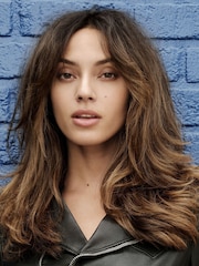 Bumble and bumble Thickening Dryspun Texture Spray Light 150ml - Image 5 of 5