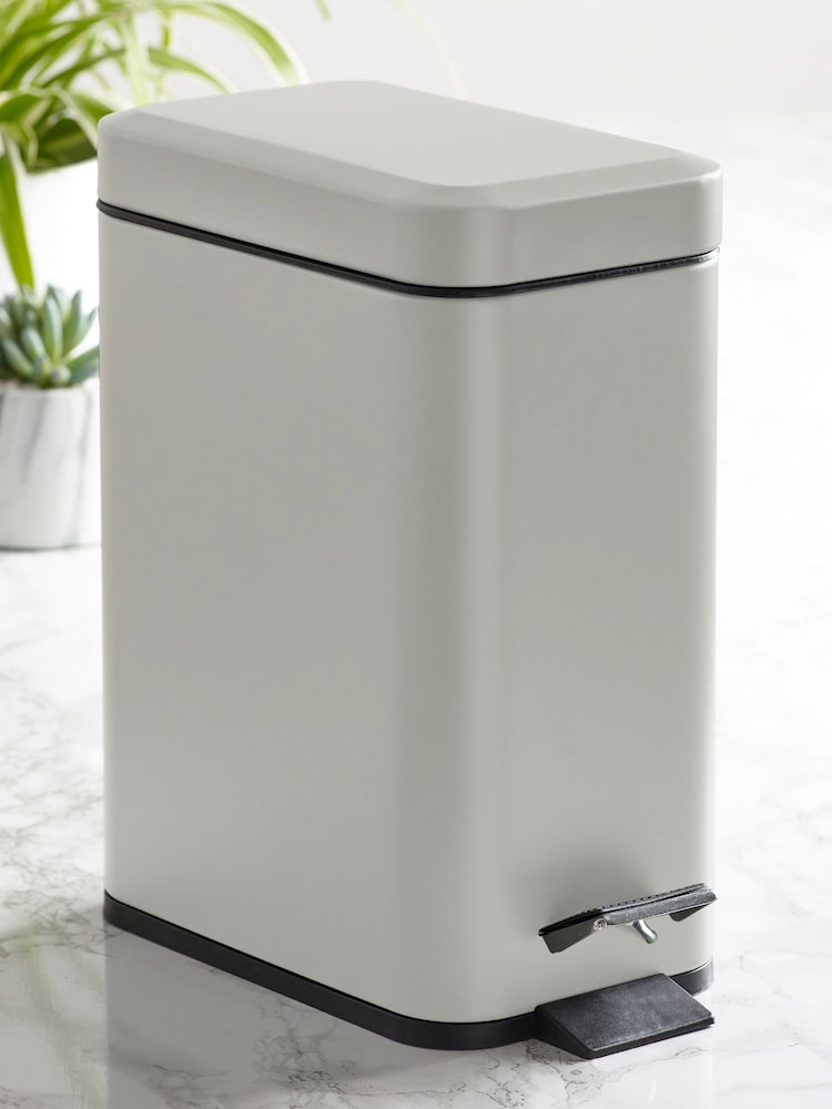 Light Grey Soft Close Pedal 5 Litre Bin - Image 1 of 3 Light Grey Soft Close Pedal 5 Litre Bin - Image 1 of 3