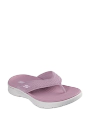 وردي - صندل مرن من تشكيلة Go Walk من Skechers - صورة 2 من 4
