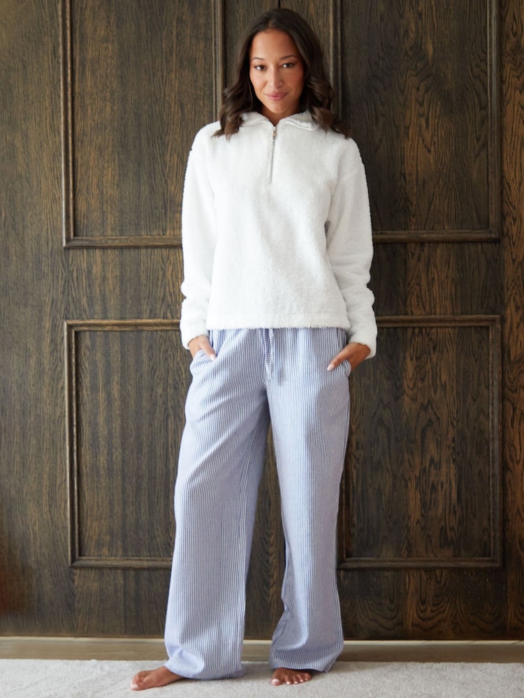 Threadbare Fleece-Loungewear-Set mit blauem Streifenmuster und Viertelreißverschluss - Bild 1 von 5 Threadbare Fleece-Loungewear-Set mit blauem Streifenmuster und Viertelreißverschluss - Bild 1 von 5