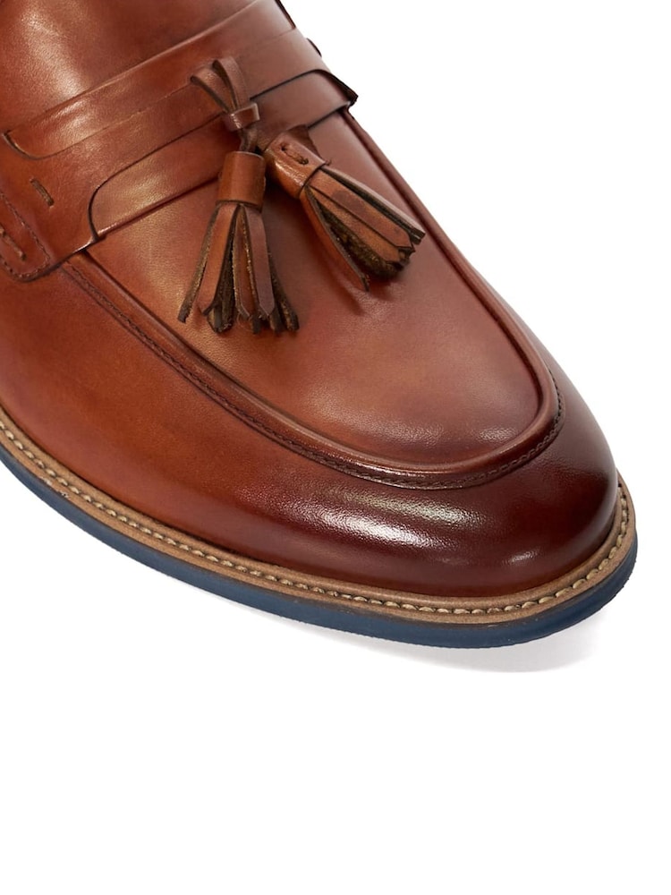 Braun/Chrom - Dune London – Simley – Loafer mit kontrastierender Sohle und Quasten - Bild 6 von 6 Braun/Chrom - Dune London – Simley – Loafer mit kontrastierender Sohle und Quasten - Bild 6 von 6